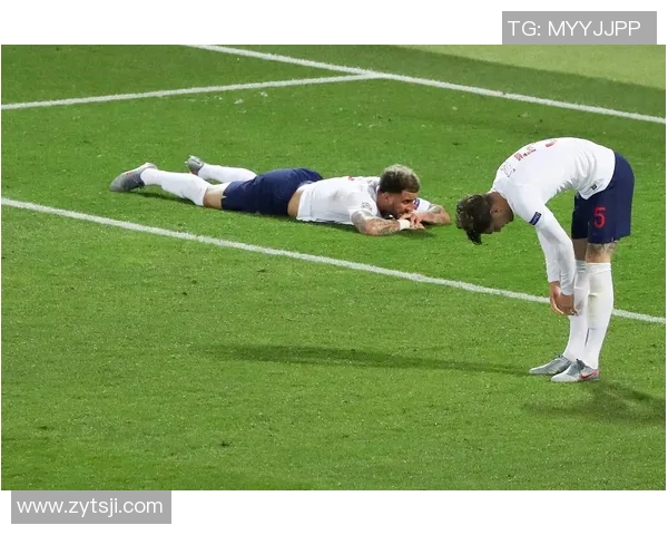 荷兰与英格兰激战全场精彩集锦回顾与分析